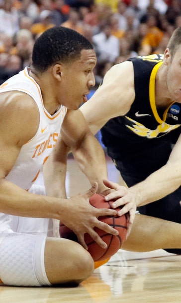 Tennessee blows big lead, rallies for 83-77 OT win over Iowa